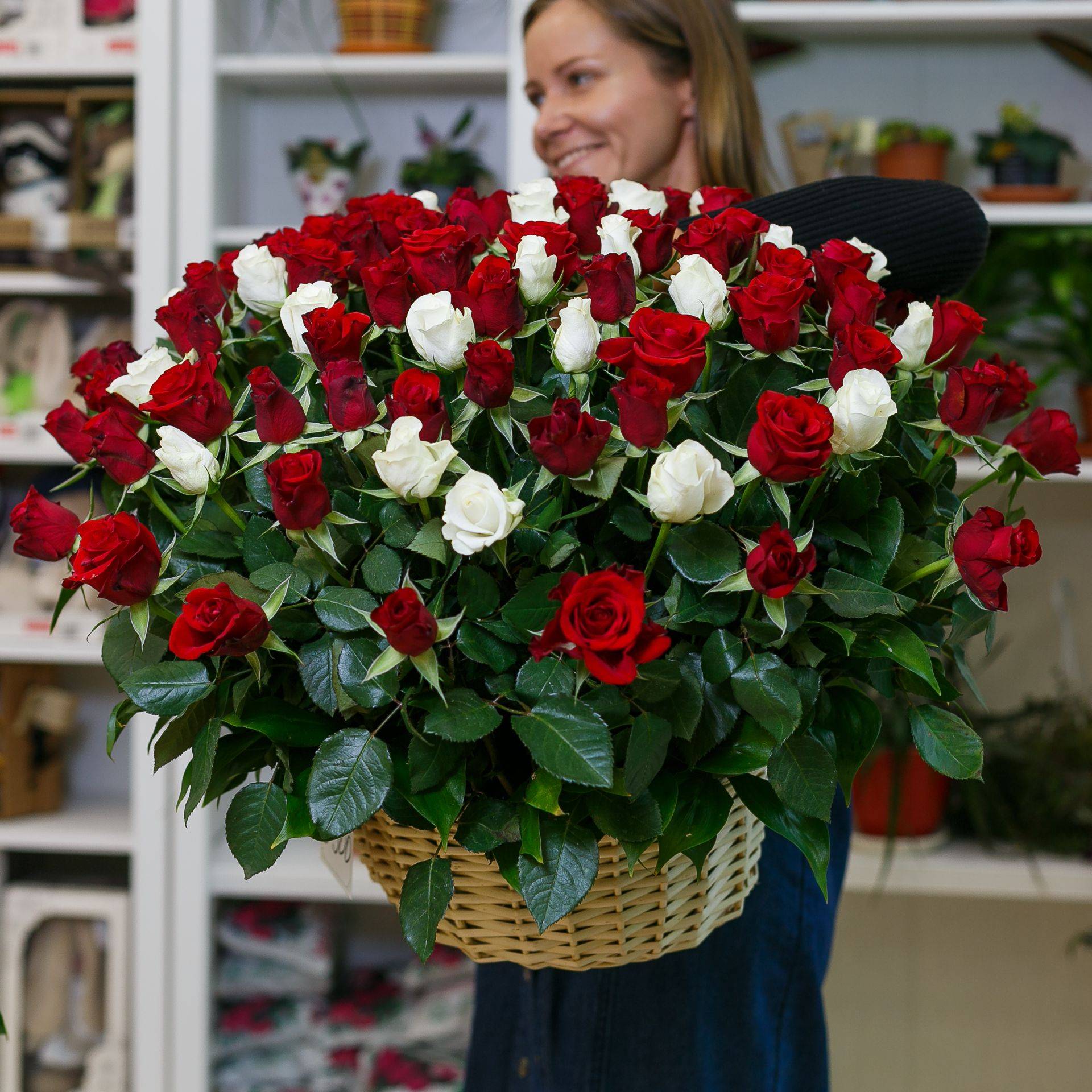 Купить розы в смоленске. Розы в цветочном магазине.