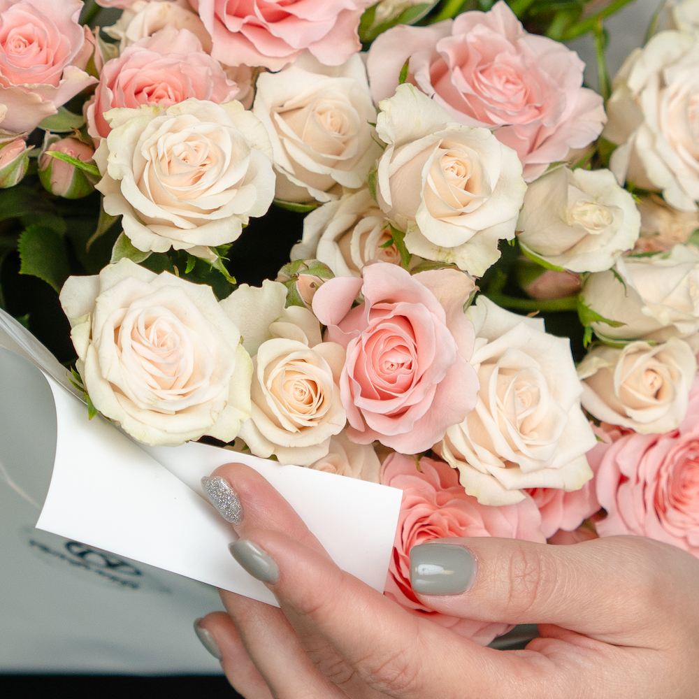 Букет из 9 кустовых роз микс купить в СПб | Фото и видео букета | Артфлора