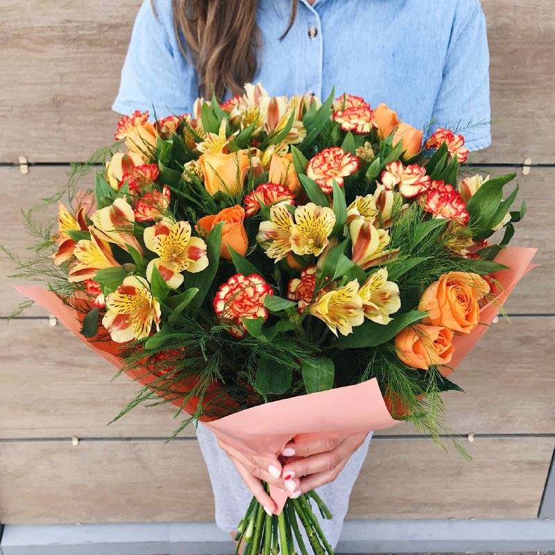 Какие цветы подарить подруге на день рождения