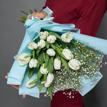 Какие еще цветы можно дарить на 8 марта кроме роз и тюльпанов?