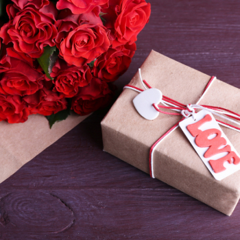 Что подарить жене на 14 февраля: список подарков