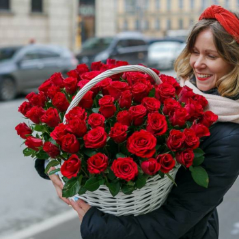 Для чего розам нужны шипы и бывают ли розы без них