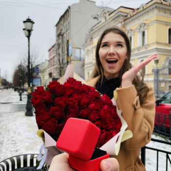 Какие цветы подарить девушке на годовщину отношений