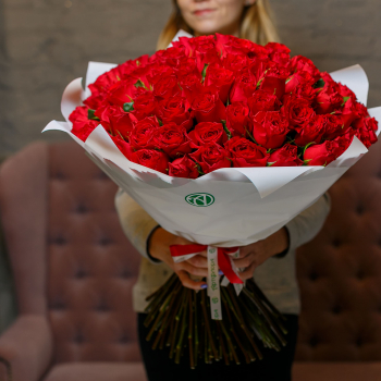 Магазины с лучшими ценами на цветы на 8 марта в СПб