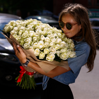 Почему девушки любят букеты именно из 101 розы 