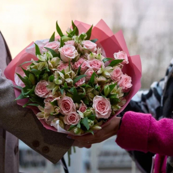 Дарят ли мужчинам цветы на день рождения