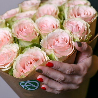 Букет из 15 розовых роз 70 см (Эквадор) Фрутетто