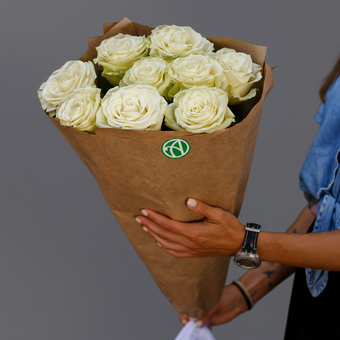 Букет из 9 белых роз 70 см (Эквадор)