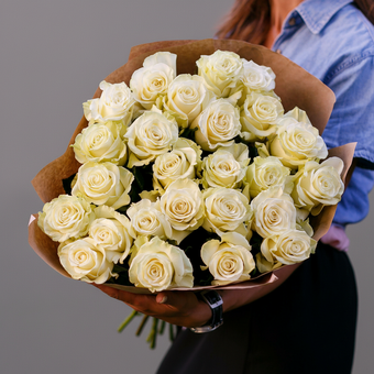 Букет из 25 белых роз 70 см (Эквадор)