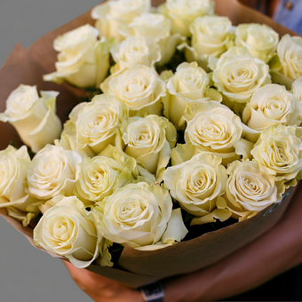 Букет из 25 белых роз 70 см (Эквадор)