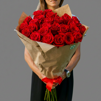 Букет из 25 красных роз 70 см (Эквадор)