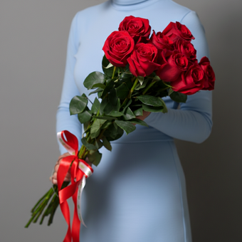 Букет из 9 красных роз 70 см (Эквадор) с атласной лентой
