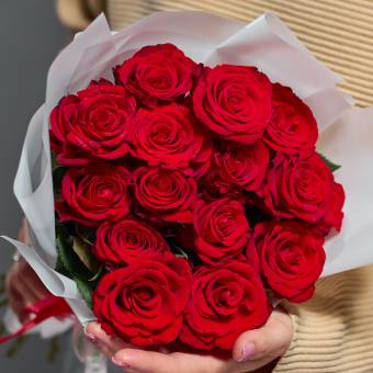 Букет из 15 красных роз Кения (35 см)