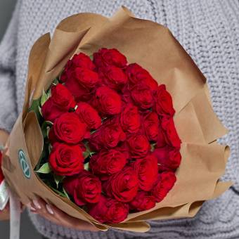 Букет из 25 красных роз Кения (35 см)