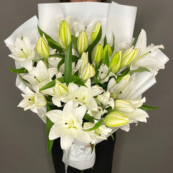 Букет из 7 белых лилий ориенталь (60 см)