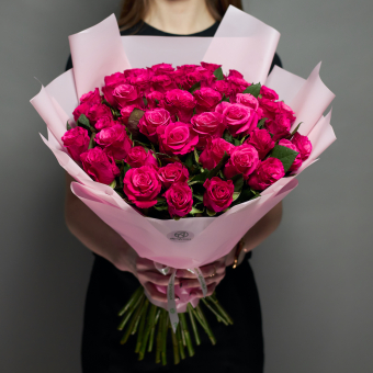 Букет из 51 розовой розы 50 см (Кения) в корейской упакаковке