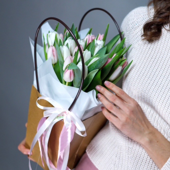 Цветочная сумочка с тюльпанами нежный микс - М