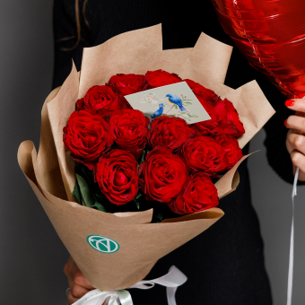 Набор размер M с букетом 15 красных роз Кения (50 см) в корейской упаковке