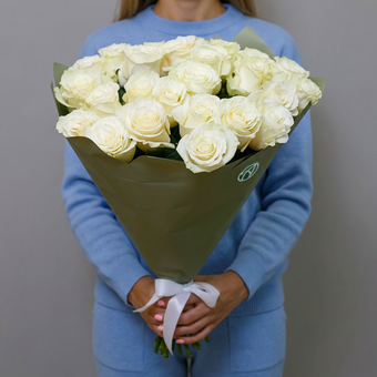 Букет из 25 белых роз 50 см (Эквадор)