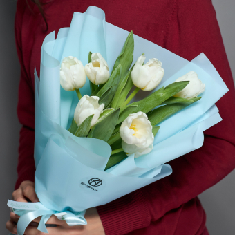 7 белых тюльпанов в корейской упаковке