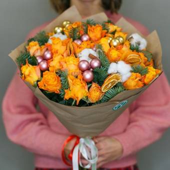 Новогодний букет из 25 оранжевых роз 50 см (Кения)