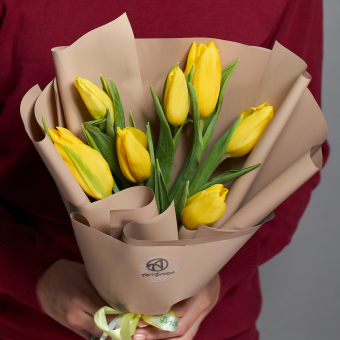 7 желтых тюльпанов в корейской упаковке