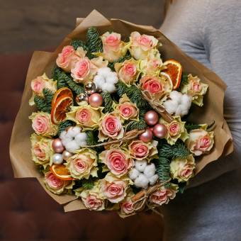 Новогодний букет из 25 розовых роз 50 см (Кения)