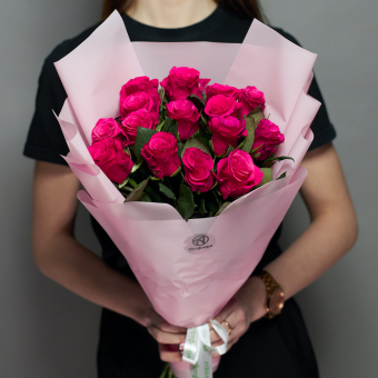 Букет из 15 розовых роз 50 см (Кения) в корейской упакаковке