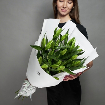 Букет из 7 белых лилий ориенталь (60 см)