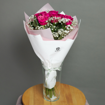 Набор с букетом из розовых роз Кения и гипсофилы S
