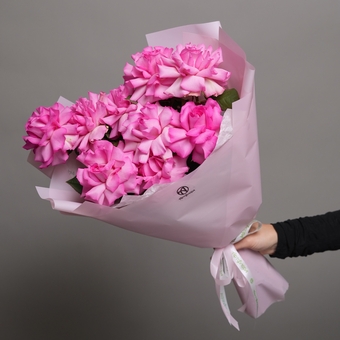 Букет из 9 ярко-розовых французских роз в корейской упаковке