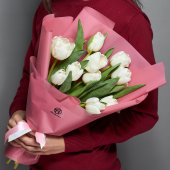 11 белых тюльпанов в корейской упаковке
