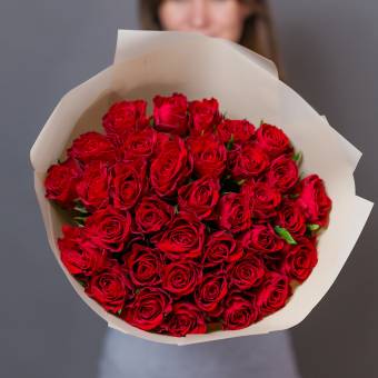 Букет из 35 красных роз Кения (35 см)