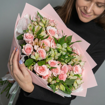 Букет из кустовых роз и альстромерии - L в фоамиране