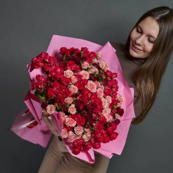 Букет из 35 кустовых роз микс 60 см (Россия)