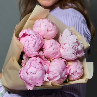 Букет из 7 розовых пионов (Голландия)