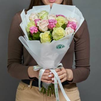 Букет из 15 роз нежный микс 45 см (Россия)