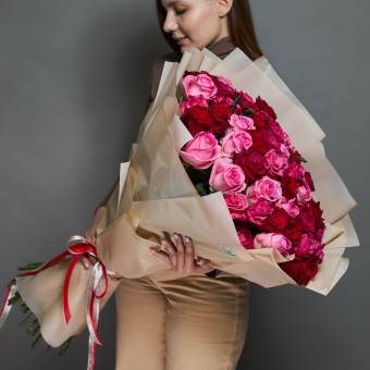 Букет из 51 роза яркий микс 70 см (Россия)
