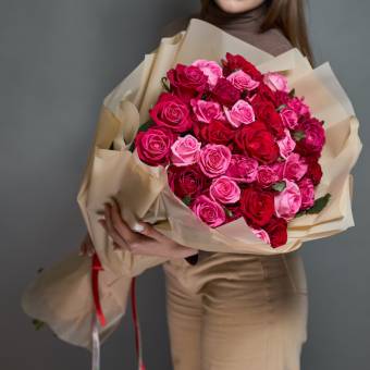 Букет из 35 роз яркий микс 70 см (Россия)