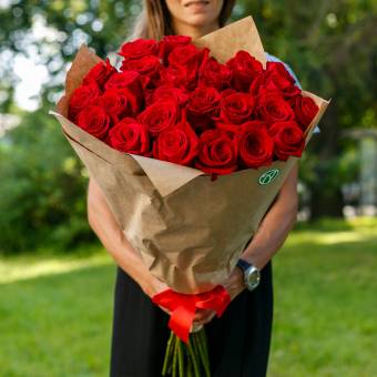 Букет из 25 красных роз 70 см (Эквадор)
