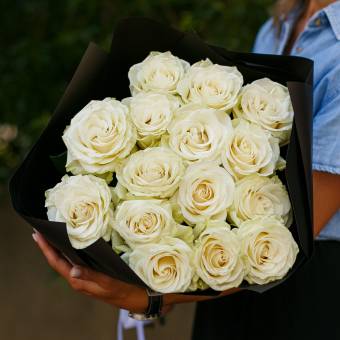 Букет из 15 белых роз 70 см (Эквадор)