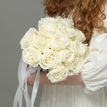 Букет невесты из белых роз Эквадор