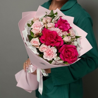 Букет "АртФлора" из французских роз, кустовых роз, диантусов и альстромерий