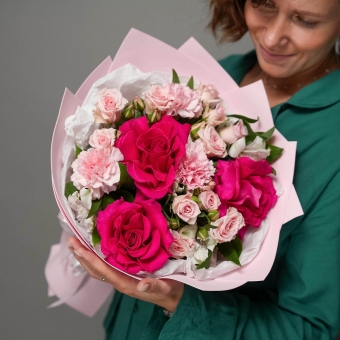 Букет "АртФлора" из французских роз, кустовых роз, диантусов и альстромерий