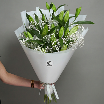 Букет из лилий ориенталь (60 см) и гипсофилы М