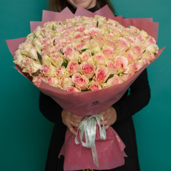 Букет из 101 светло-розовой розы 50 см (Кения) в корейской упаковке