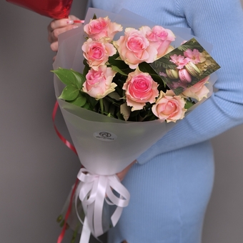 Набор размер S со светло-розовыми букетом-комплиментом в корейской упаковке