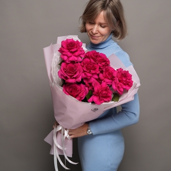 Букет из 9 малиновых французских роз в корейской упаковке