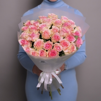 Букет из 35 светло-розовых роз 50 см (Кения) в корейской матовой упаковке