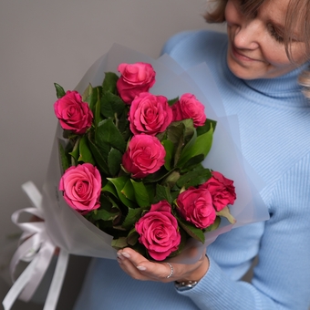 Малиновый букет-комплимент в корейской матовой упаковке